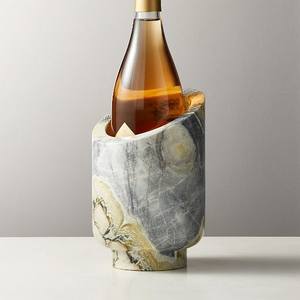 Le porte-vin en marbre est un accessoire décoratif et fonctionnel haut de gamme conçu pour sublimer les tables à manger et les comptoirs de cuisine. - Product Image 2