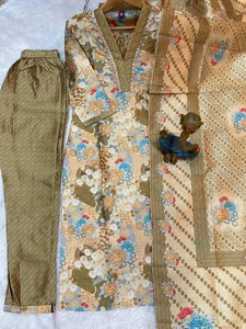 Ensemble Kurta, pantalon et dupatta en soie Zarna de qualité supérieure, avec broderie artisanale magnifique, séchage rapide, élégant et tendance pour les fêtes - Product Image 5