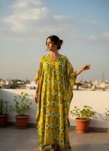 Kaftan maxi tie-dye fait main pour femme, 100 % coton écologique, coupe ample, lavable, style bohème décontracté pour l'été et les vacances - Product Image 3