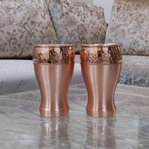 Ensemble de 2 gobelets en cuivre avec bord martelé et bande décorative, vaisselle traditionnelle pour la maison, le bar, les dîners et les occasions spéciales - Product Image 1