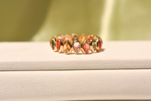 Anillo con Bisel de Zafiro Multicolor Natural en Oro Amarillo Sólido de 18K – Banda de Piedras Preciosas Redondas Ombré, Piedra de Nacimiento de Septiembre - Product Image 1