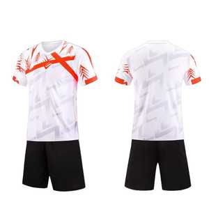 Fabricación de uniformes de fútbol personalizados, conjunto de dos piezas de camiseta y pantalones cortos sublimados. - Product Image 4