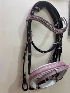 Brida de Cuero Inglesa de Excelente Calidad y Elegante Diseño para Exhibición y Uso en Concursos, Disponible a Precio de Exportación - Product Image 2