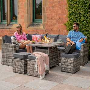 Conjunto de sofá de jardín de cuatro piezas en mimbre sintético gris tejido, con dos sillones y mesa de vidrio, disponible a precios de mayorista. - Product Image 4