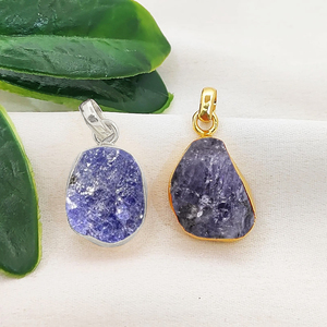 Colgante de Tanzanita en Bruto con Engaste Tipo Collet, Hecho a Mano, Piedra de Nacimiento, Chapado en Oro, Amuleto de Cristal Curativo, 10-12mm - Product Image 1