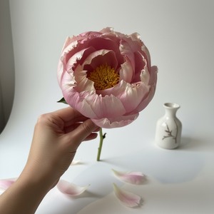 Pivoine à fleurs bicolores, rose et crème clair. Fleurs en bois de Sola 11 CM, tige en fibre de plantes de Sesbania, aromathérapie artisanale - Product Image 2