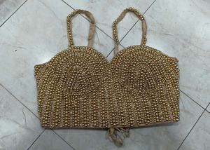 Corsé Dorado Tejido Transpirable con Adornos Hechos a Mano, Perlas, Pedrería y Cuentas Negras para Bodas de Invierno - Product Image 2