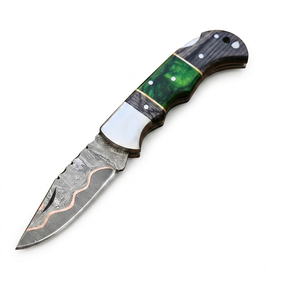Navaja de bolsillo plegable hecha a mano de Arwin Enterprises, hoja de acero damasco cobrizo con punta de cuchillo de 6.5 pulgadas, mango de madera y funda de cuero. - Product Image 1