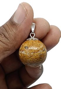 Colgante de bola de cristal natural de jaspe Mariyam grabado, de moda, de Gujarat - para el Día de la Madre y negocios - Product Image 4