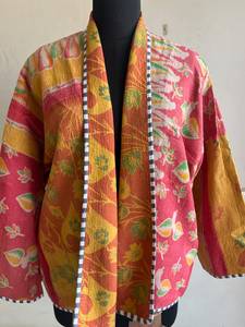 Veste matelassée Kantha réversible multicolore 100% coton, design floral bohème traditionnel indien, printemps - Product Image 1