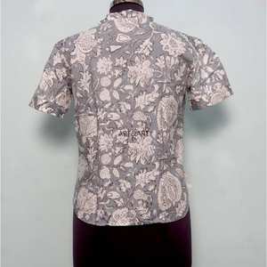 เสื้อท็อปส์ลำลองพิมพ์ลายดอกไม้สไตล์วินเทจสำหรับผู้หญิงทุกคน ใส่ได้ทั้งฤดูร้อนและฤดูหนาว ทรงสวย ใส่สบาย แขนสั้น ติดกระดุม ผ้าฝ้าย 100% - Product Image 6