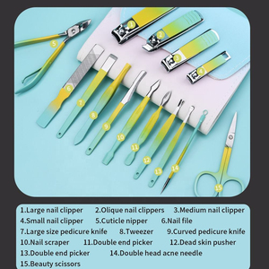 Kit de manucure et pédicure professionnel classique tout-en-un en métal avec ensemble de coupe-ongles, toilettage de précision dans un étui pour hommes et femmes - Product Image 4