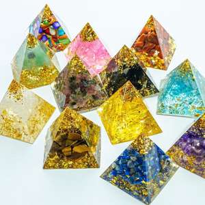 Offre Spéciale <span class=keywords><strong>Orgonite</strong></span> Pyramides Résine Générateur D'énergie Puces <span class=keywords><strong>De</strong></span> Guérison Pierre Artisanat Cristal Pyramide Pour Cadeaux - Product Image 3