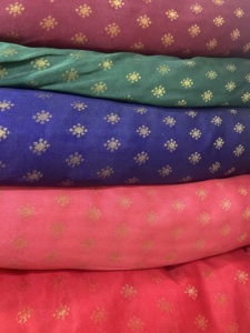 Tissu brocart en nylon 100% teignable |   Tissu Jacquard tissé Sun Butti |   Vêtements ethniques traditionnels légers en textile |   44 pouces - Product Image 3