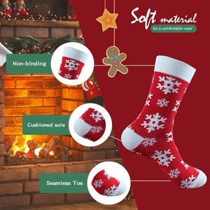 Chaussettes de Noël avec motifs Père Noël, bonhomme de neige et rennes, en coton doux tricoté, cadeau de Noël décoré, chaussettes de fête - Product Image 6