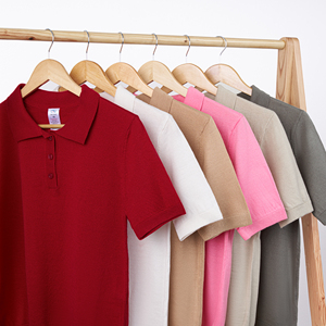 เสื้อถักแขนสั้นสีกรมท่าสำหรับผู้ชาย สีพื้นเรียบง่าย ติดกระดุมด้านหน้า ผลิตจากอะคริลิก 100% ทรงปกติ ไม่ยับง่าย รับผลิตแบบ ODM OEM - Product Image 5