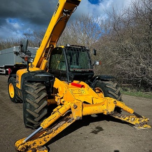 Chariot télescopique électrique JCB de qualité supérieure, conçu pour un levage de précision, utilisation en intérieur et en extérieur, et coûts d'entretien réduits - Product Image 5