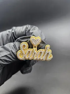 Pendentif personnalisé en argent S925 avec nom, serti de moissanite, style hip-hop, bijou personnalisé avec un look de diamant étincelant - Product Image 4