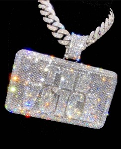 Pendentif personnalisé entièrement serti de pierres « THE VOICE », Moissanite couleur D VVS, Pendentif Hip Hop, Pendentif Breloque, Pendentif Musical - Product Image 1