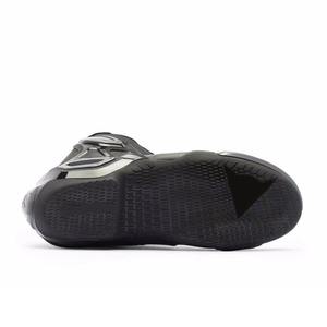 รองเท้าบูทมอเตอร์ไซค์แบบสวมใส่สบาย พิมพ์ลายได้ตามต้องการ รองเท้ามอเตอร์ไซค์สำหรับแข่งรถ กันน้ำ ระบายอากาศได้ดี สีและขนาดสั่งทำได้ - Product Image 3