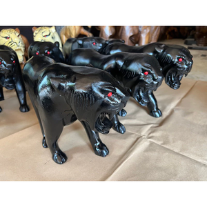 Statue de tigre en bois noir sculptée à la main, paire de sculptures décoratives - Product Image 3