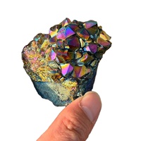 Vente en gros de haute qualité : Grappe d'améthyste naturelle Aura, pierre brute électroplaquée titane arc-en-ciel, spécimen de cristal Aura Ange, objet décoratif