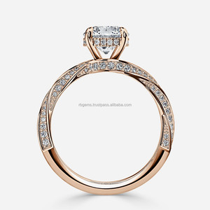 Anillo de Boda Romántico para Mujer en Oro Amarillo de 14k con Diamante Natural CVD HPHT Corte Esmeralda y Moissanita Lateral - Product Image 2
