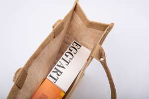 Bolsa Ecológica de Yute para Almuerzo y Lonchera con Forro Interior Aislante, Capacidad de 6-10L, con Asas para Uso Diario en la Oficina y la Escuela - Product Image 3