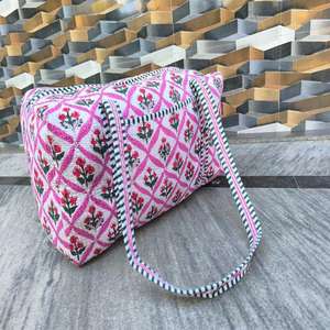 Nueva Bolsa de Viaje Deportiva de Lujo, Resistente, Acolchada, de Algodón con Diseño Floral, Segura, de Gran Capacidad, Personalizable, Diseño Bloom, para la Playa - Product Image 1