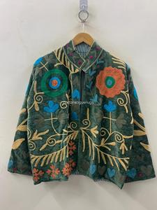 เสื้อโค้ทกำมะหยี่ปักลายดอกไม้ด้วยมือ ปกคอพับ แขนยาว ไซส์ใหญ่ เสื้อคลุมฤดูใบไม้ร่วงสำหรับผู้หญิง สไตล์โบฮีเมียน - Product Image 3