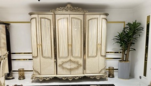 ชุดห้องนอนไม้สักแท้สุดหรู ขนาดควีนไซส์/คิงไซส์ สไตล์ดั้งเดิม ตกแต่งด้วยผ้ากำมะหยี่สีทอง ล้างทำความสะอาดได้ พร้อมเตียงแกะสลัก 2 ตัว และโต๊ะข้างเตียง เหมาะสำหรับอพาร์ตเมนต์ ขนาดใหญ่ - Product Image 5