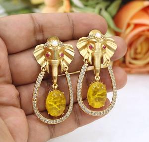 Hermosos Pendientes de Diseño Moderno con Baño de Oro y Moissanita de Alta Calidad para Mujer, Ideales para Bodas y Fiestas - Product Image 2
