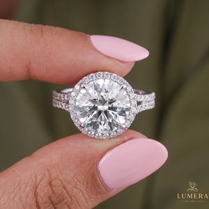 แหวนหมั้นเพชรแล็บเกรดพรีเมียมทรงฮาโล ทองคำขาว 14K/18K ดีไซน์แยกก้าน รับรองโดย IGI ทรงบริลเลียนต์ สำหรับผู้หญิง - Product Image 4
