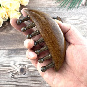 Masseur facial Gua Sha en bois rustique écologique avec artisanat en bois d'acacia massif pour la relaxation musculaire - Cadeau du Nouvel An - Product Image 4