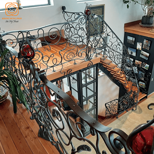 Rampe d'escalier décorative en fer forgé KHP, intérieur/extérieur, haute qualité, durable, fabriquée au Vietnam, facile à installer, pour maisons modernes. - Product Image 4