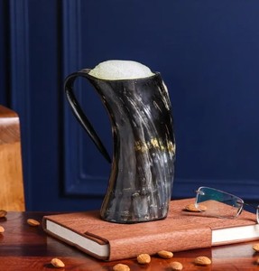 Mug en corne de buffle artisanal, matériau authentique, texture rustique élégante, article décoratif traditionnel unique de qualité supérieure - Product Image 2