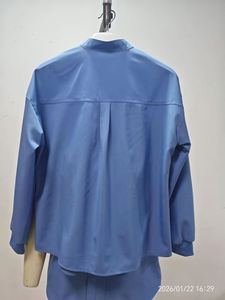 Uniformes Médicos para Mujer, Conjuntos de Tela Premium Antiarrugas, Pantalones Rectos Grises - Product Image 3