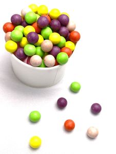 Deliciosos productos de frutas, chocolates y dulces para niños como productos al por mayor a granel en caja de embalaje personalizada. - Product Image 1