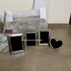 Assorted 4-Piece Metal Picture <b>Frame</b> Collection Chrome Finish Desktop Photo <b>Frames</b> <b>for</b> Wholesale Elegant Heart & Rectangular - Product Image 4