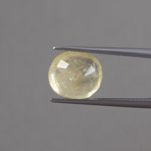 พลอยแซฟไฟร์สีเหลืองธรรมชาติ 100% รูปทรงวงรี ขนาด 11x10 มม. น้ำหนัก 6.13 กะรัต ได้รับการรับรองจาก IGI  ผ่านกระบวนการแว็กซ์/ออยล์  แสดงสีได้ดี เหมาะสำหรับ - Product Image 3
