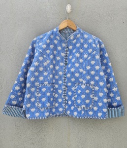 Veste matelassée bleue à fleurs pour femme, style patchwork en jean, cardigan avec bordure rayée et poche - Product Image 1