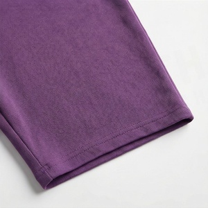Conjunto de 2 piezas de ropa urbana para mujer, camiseta de manga corta con logo estampado en foil y pantalones cortos por encima de la rodilla, ajuste holgado y transpirable - Product Image 6