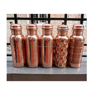 Botella de agua de cobre natural para uso diario que promueve una hidratación equilibrada, bienestar y apoyo inmunológico. - Product Image 2