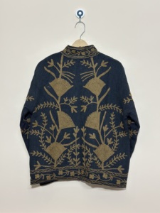 Veste bomber ethnique en velours brodé Suzani pour femmes, faite à la main, en coton, pour l'hiver, respirante et écologique - Product Image 5