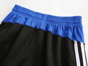 Pantalon slim de luxe pour homme, confectionné en tissu doux et respirant, offrant un confort extensible et un look élégant et raffiné. - Product Image 3