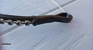 Fronture de cheval en cuir noir faite à la main avec pierres en cristal en forme de goutte suspendues – Décoration de bridon de qualité supérieure - Product Image 4