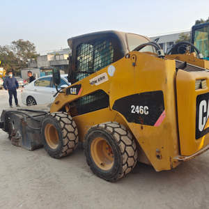 Chargeuse sur pneus Caterpillar CAT 259D3 avec godet, moteur puissant, boîte de vitesses pour les travaux de construction, routiers et agricoles, équipement HD - Product Image 5