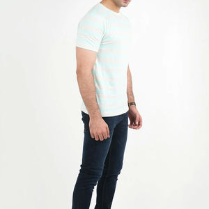 T-shirt pour homme fiable, fabriqué avec un tissu de haute qualité, offrant une coupe confortable, un matériau doux et un style décontracté. - Product Image 3