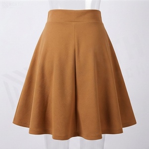 Jupe courte taille haute pour femmes, jupe trapèze de couleur unie, confortable, en polyester, à porter en toutes saisons - Product Image 2