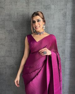 Sari en satin plissé violet élégant de qualité supérieure pour femme, idéal pour les mariages indiens et les fêtes, coupe classique, longueur ras du sol, sari ethnique de créateur - Product Image 1